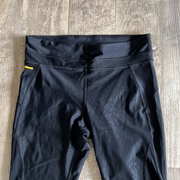 Lole Black Run Capri. - Picture 3 of 13